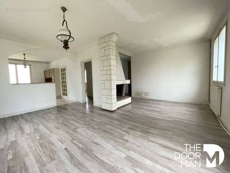 Maison à SAINT-HILAIRE-DE-CHALEONS