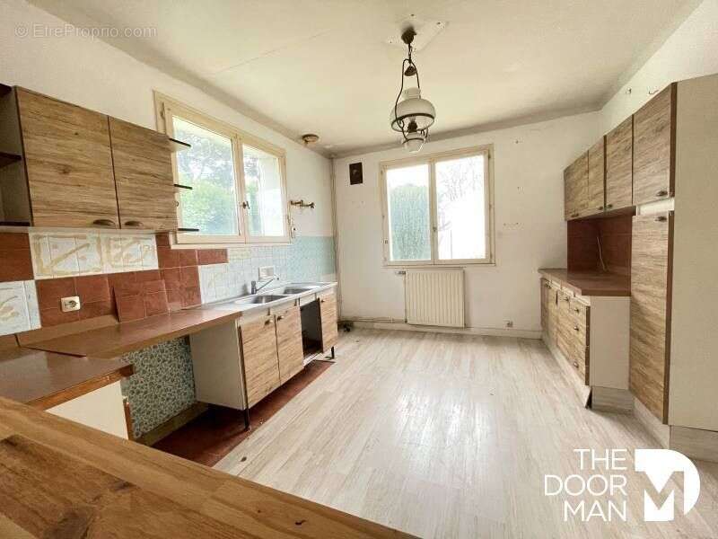 Maison à SAINT-HILAIRE-DE-CHALEONS