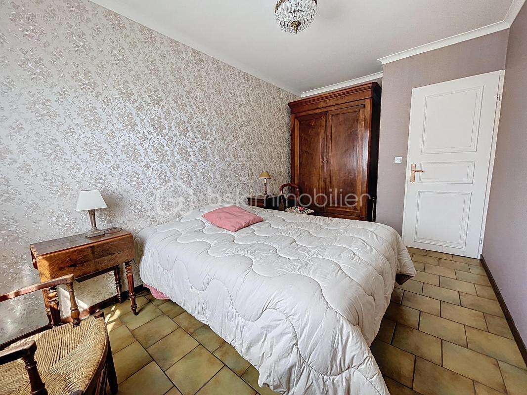 Maison à SAINT-PIERRE-LES-NEMOURS