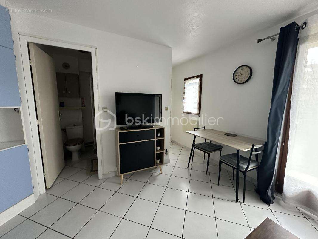 Appartement à VARAVILLE
