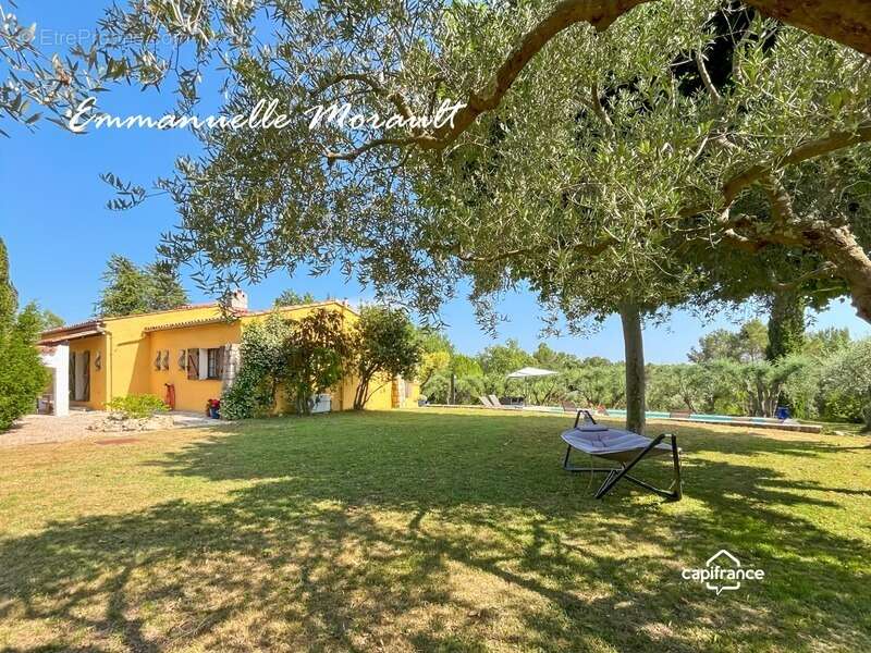 Maison à BAGNOLS-EN-FORET