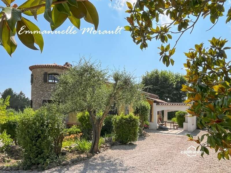 Maison à BAGNOLS-EN-FORET