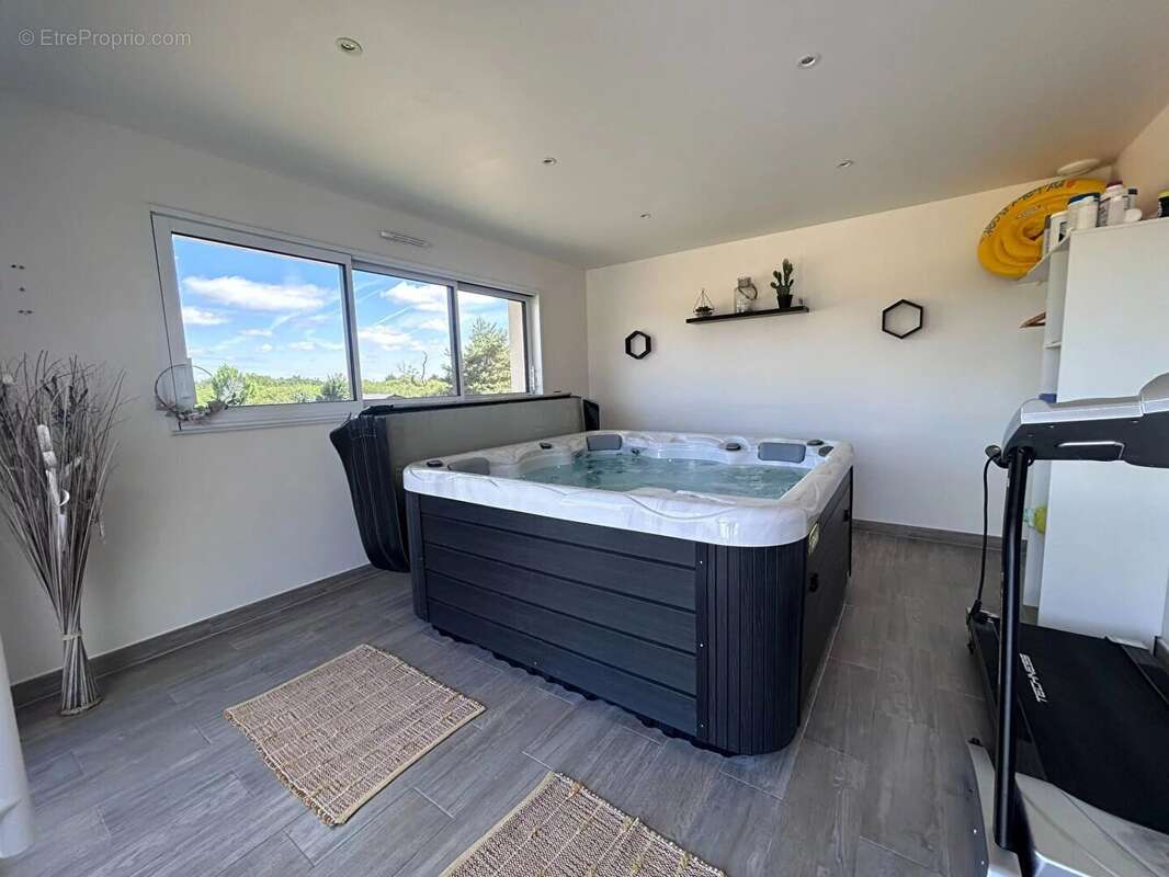 Maison à LES MONTILS