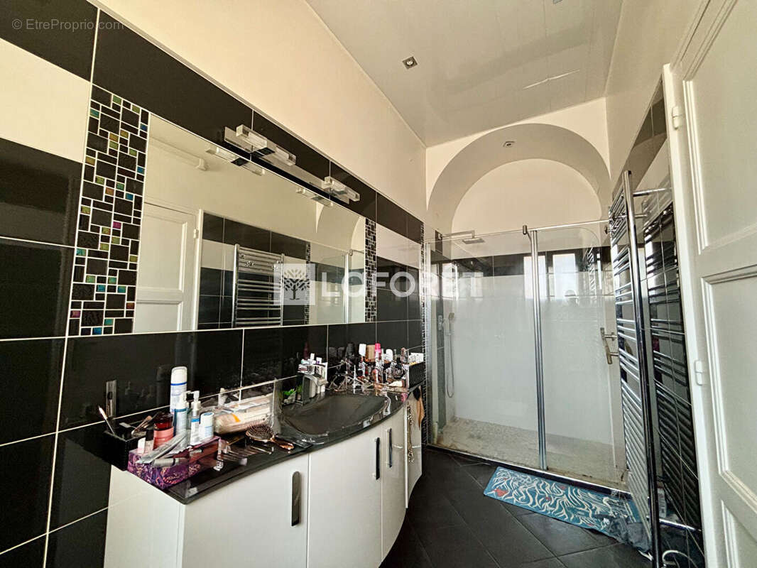 Appartement à MARSEILLE-1E