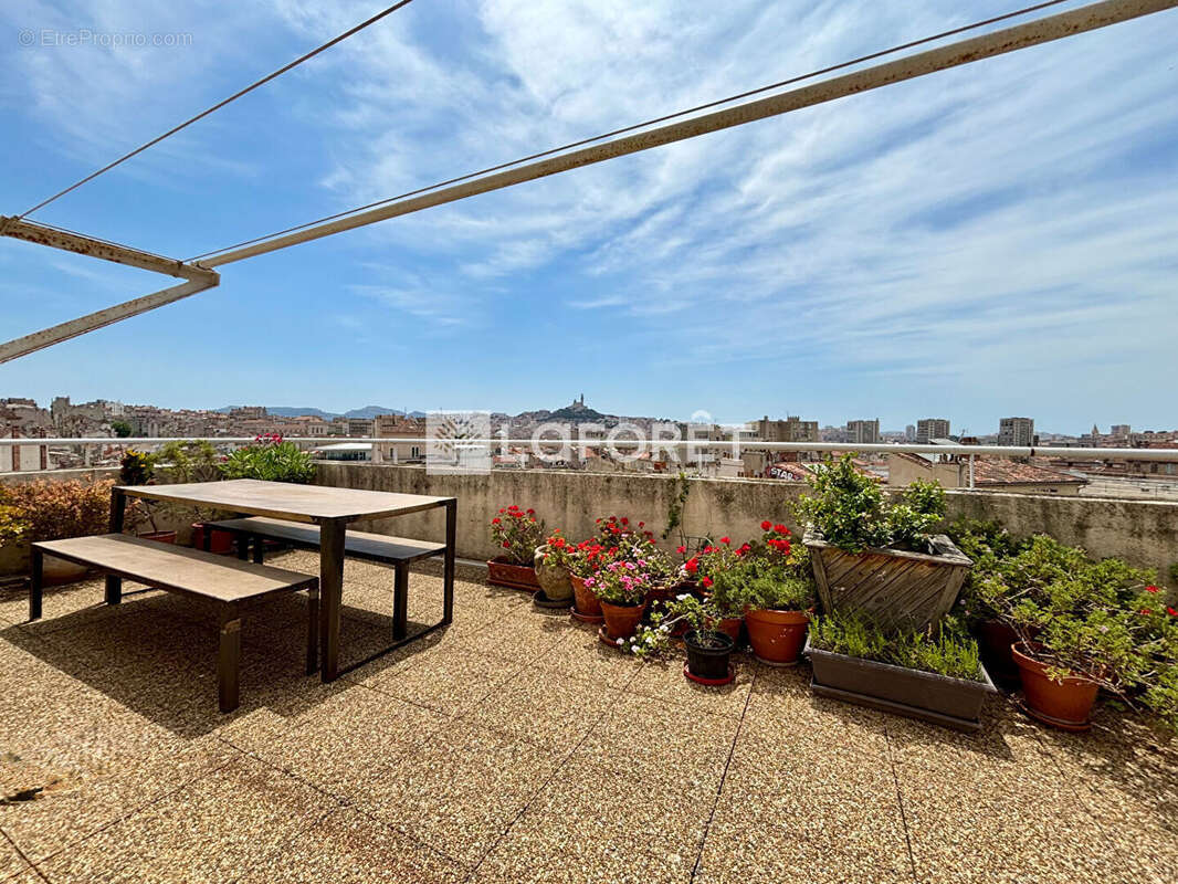 Appartement à MARSEILLE-1E
