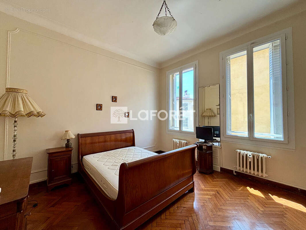 Appartement à MARSEILLE-1E