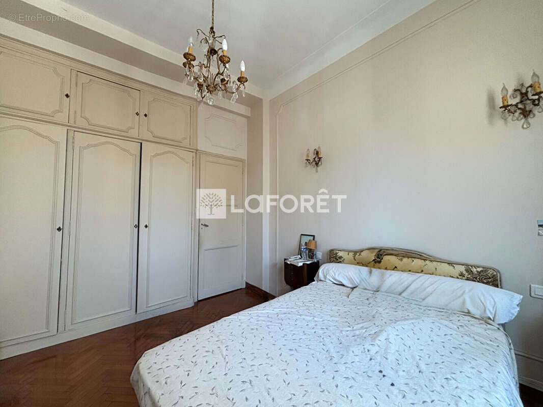 Appartement à MARSEILLE-1E