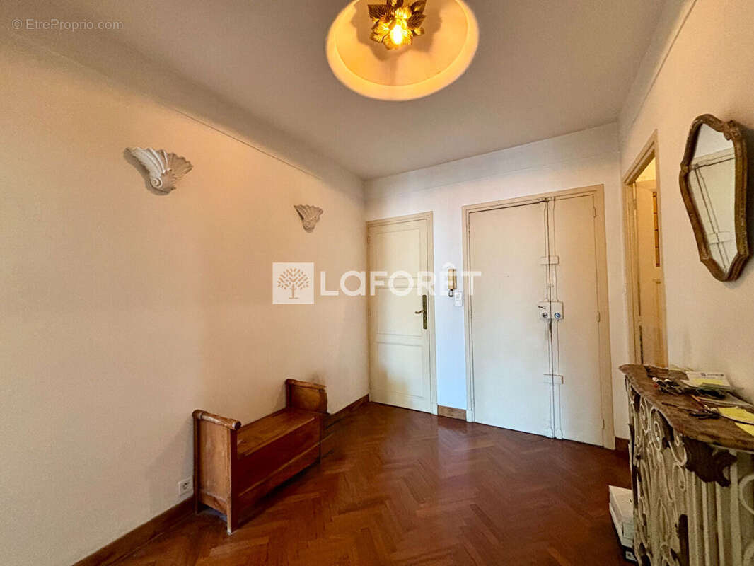 Appartement à MARSEILLE-1E