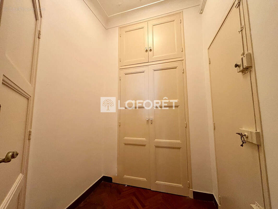 Appartement à MARSEILLE-1E
