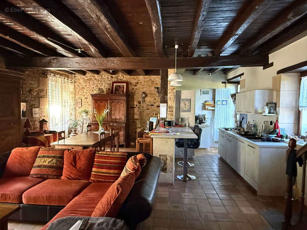 Maison à NIEUIL-L&#039;ESPOIR