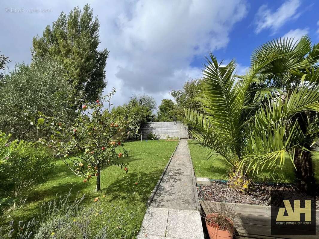 Maison à LE RELECQ-KERHUON