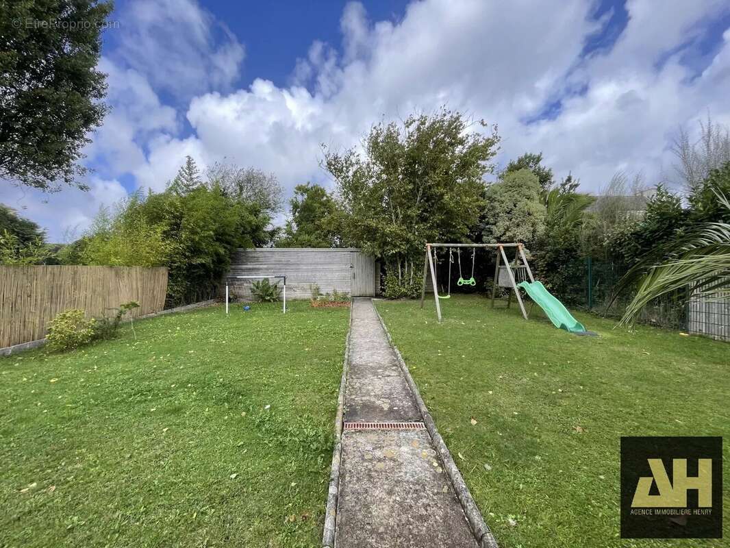 Maison à LE RELECQ-KERHUON