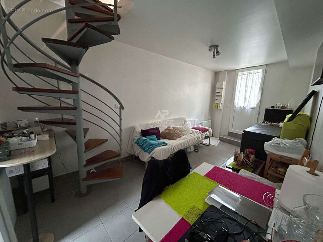 Maison à CHANTELOUP-LES-VIGNES