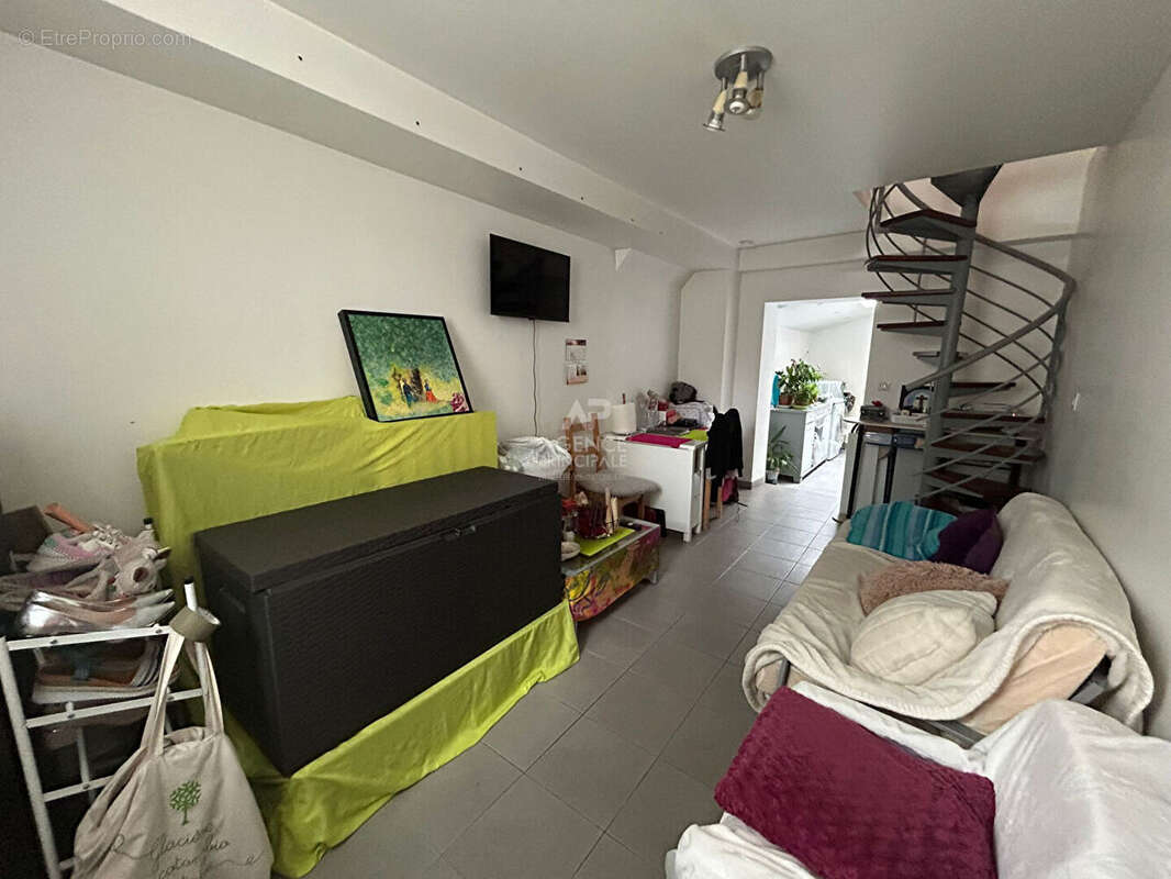 Maison à CHANTELOUP-LES-VIGNES