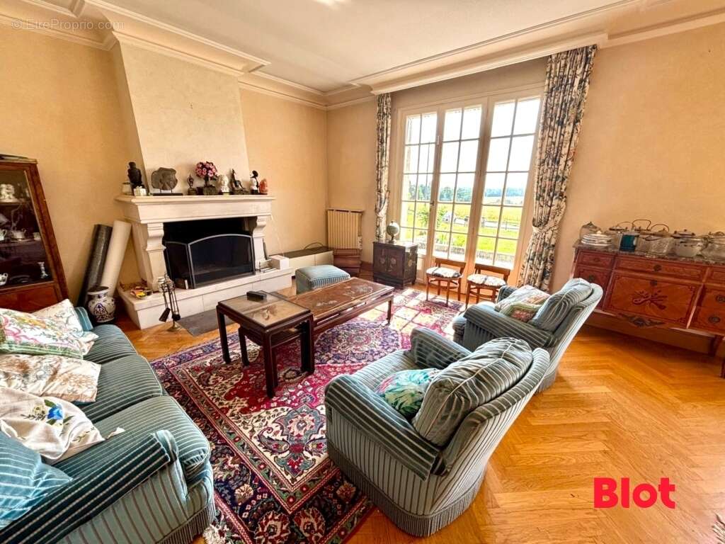 Maison à NOYAL-CHATILLON-SUR-SEICHE