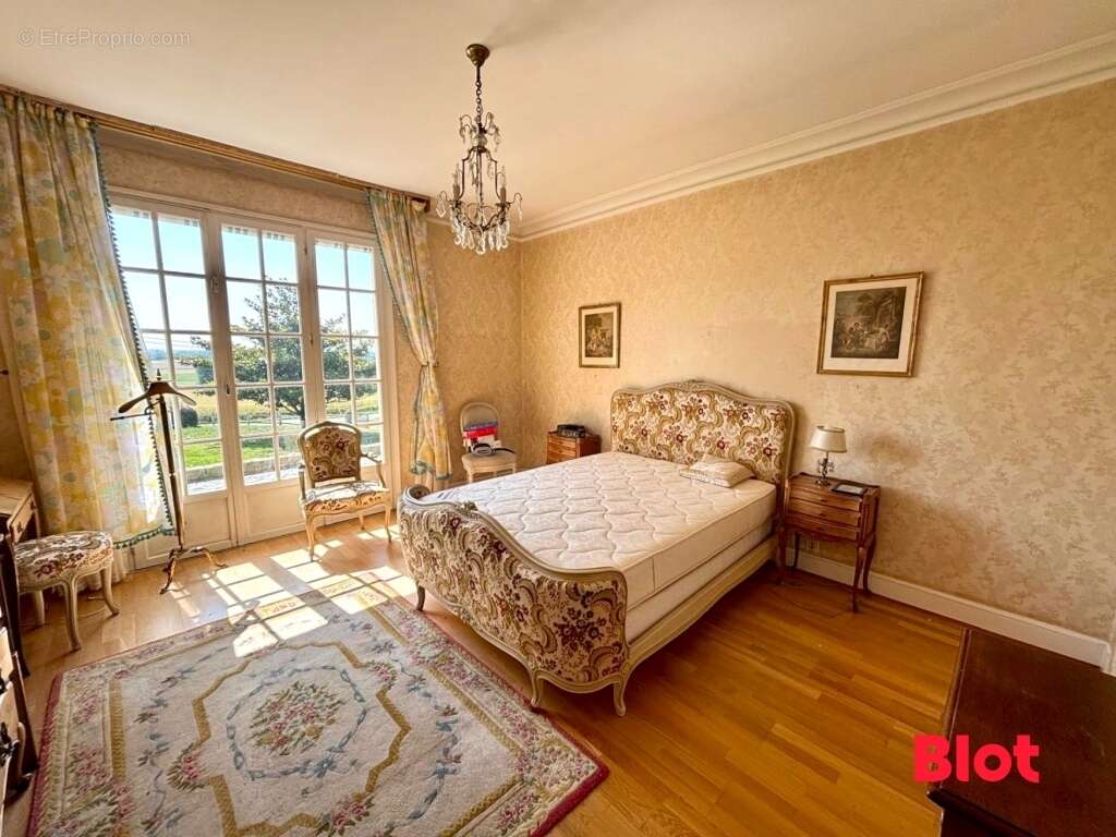 Maison à NOYAL-CHATILLON-SUR-SEICHE