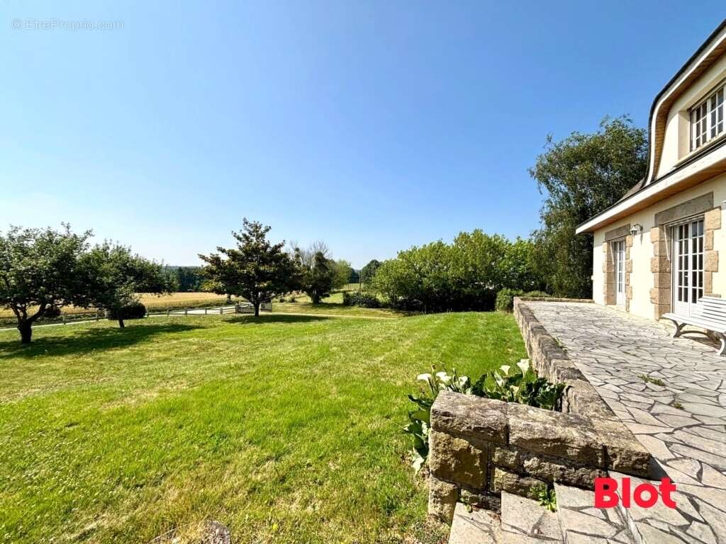 Maison à NOYAL-CHATILLON-SUR-SEICHE