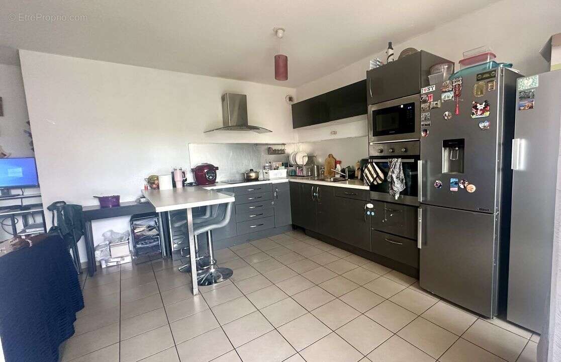 appartement t3 - terrasse - place de parking  - Appartement à MARSEILLE-15E