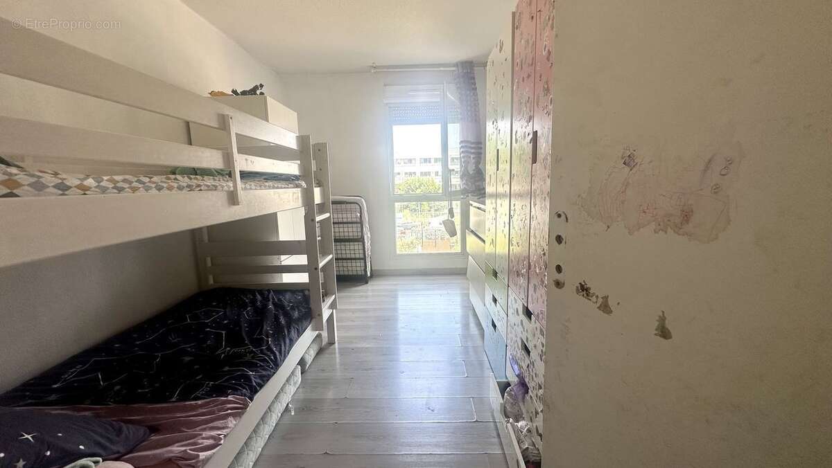 appartement t3 - terrasse - place de parking  - Appartement à MARSEILLE-15E