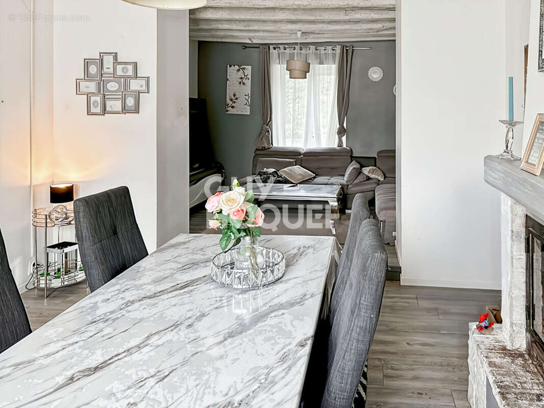 Maison à FONTENAY-TRESIGNY