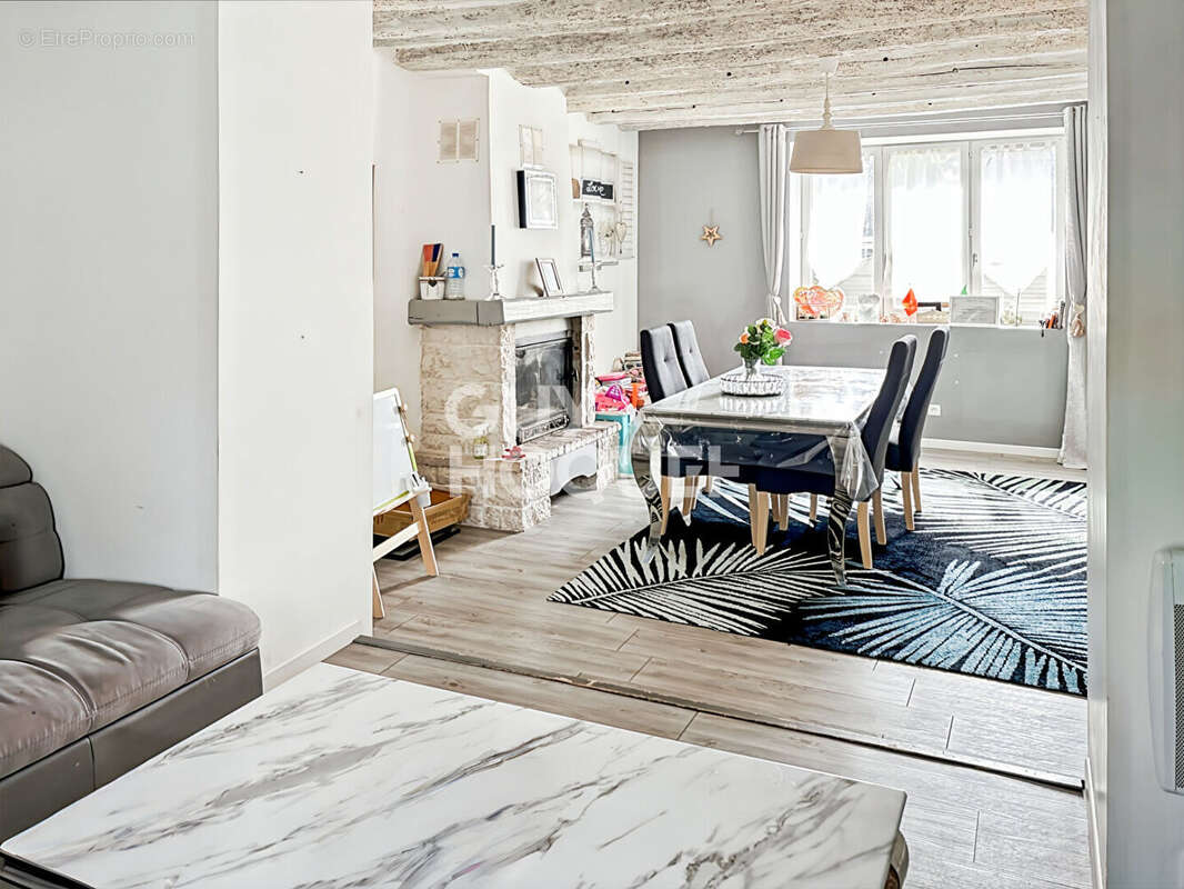 Maison à FONTENAY-TRESIGNY