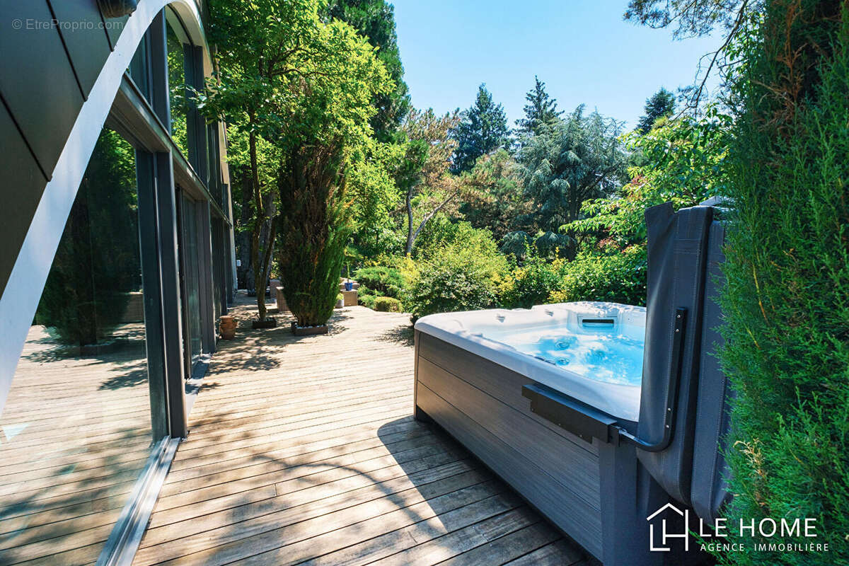 Maison à CHARBONNIERES-LES-BAINS