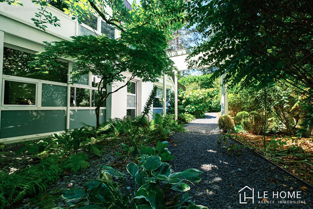 Maison à CHARBONNIERES-LES-BAINS