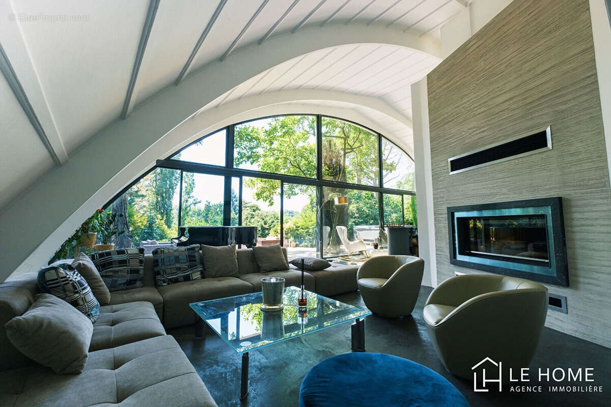 Maison à CHARBONNIERES-LES-BAINS