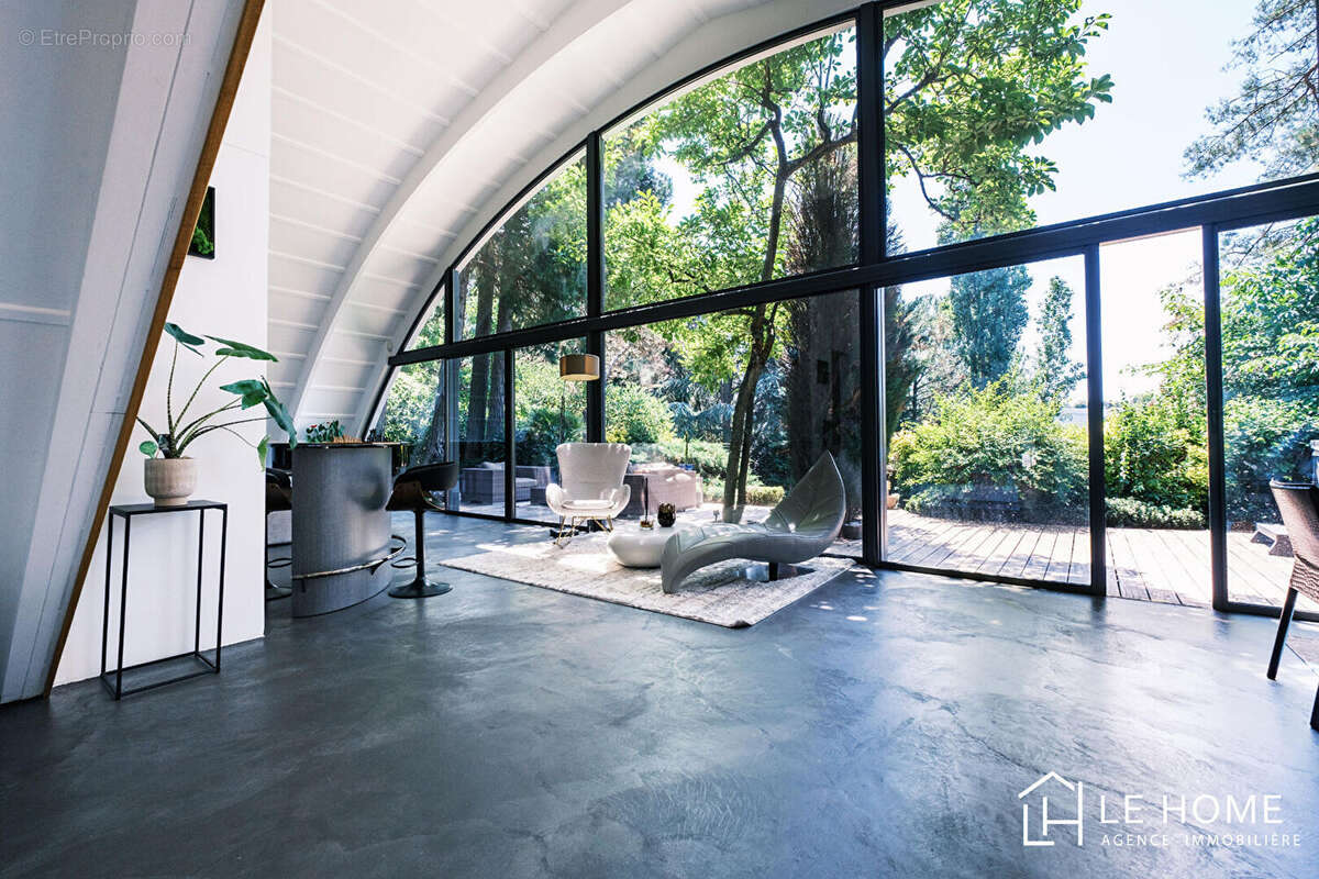 Maison à CHARBONNIERES-LES-BAINS