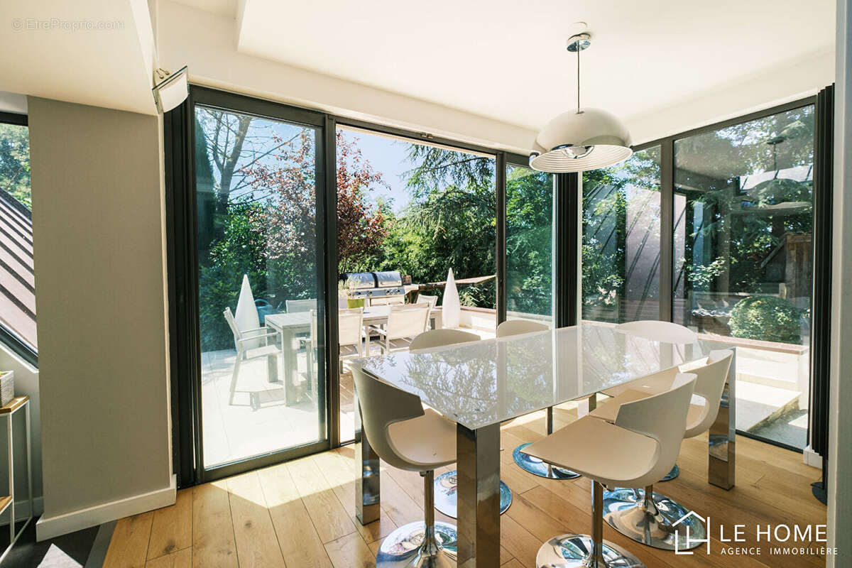 Maison à CHARBONNIERES-LES-BAINS