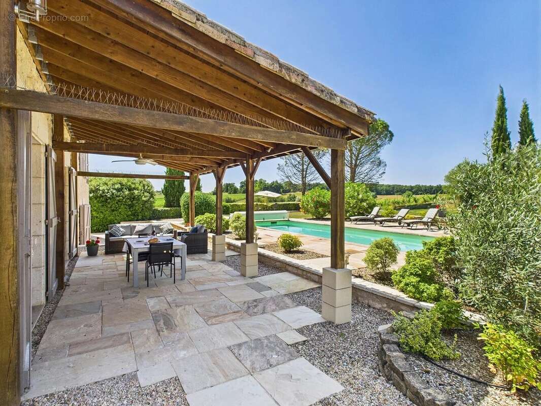 Maison à CAHUZAC-SUR-VERE