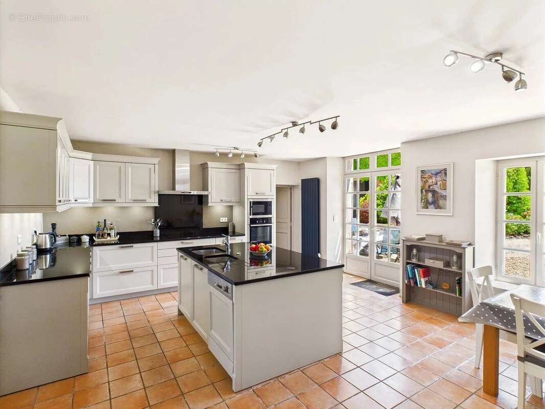 Maison à CAHUZAC-SUR-VERE