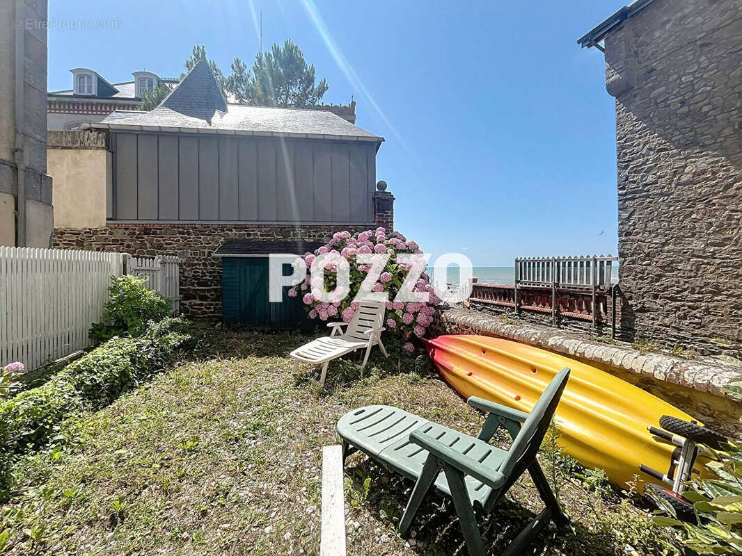 Maison à SAINT-PAIR-SUR-MER