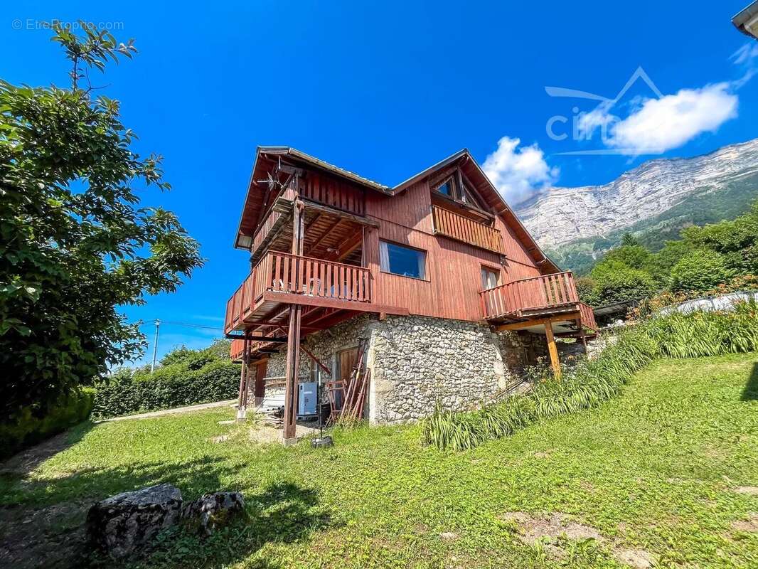 Maison à LA TERRASSE