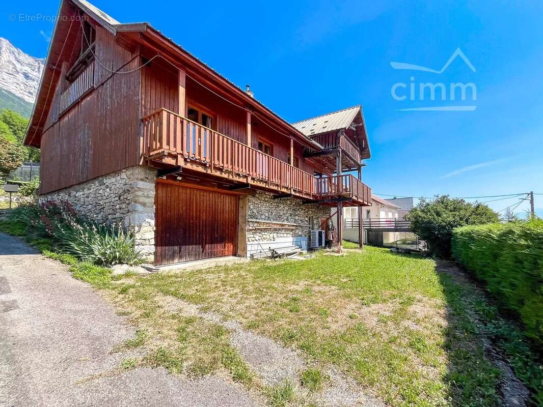 Maison à LA TERRASSE