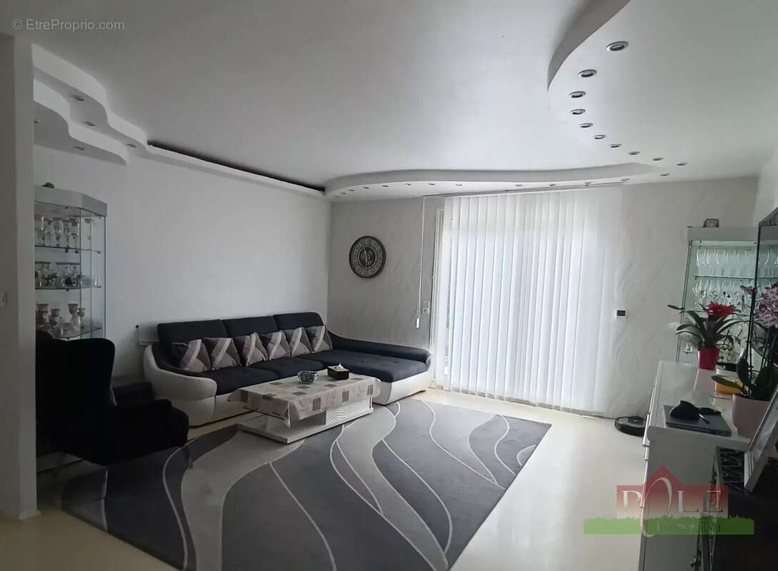 Maison à LES ROCHES-DE-CONDRIEU