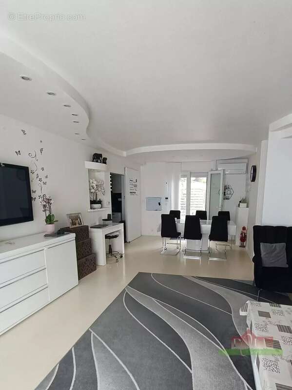 Maison à LES ROCHES-DE-CONDRIEU