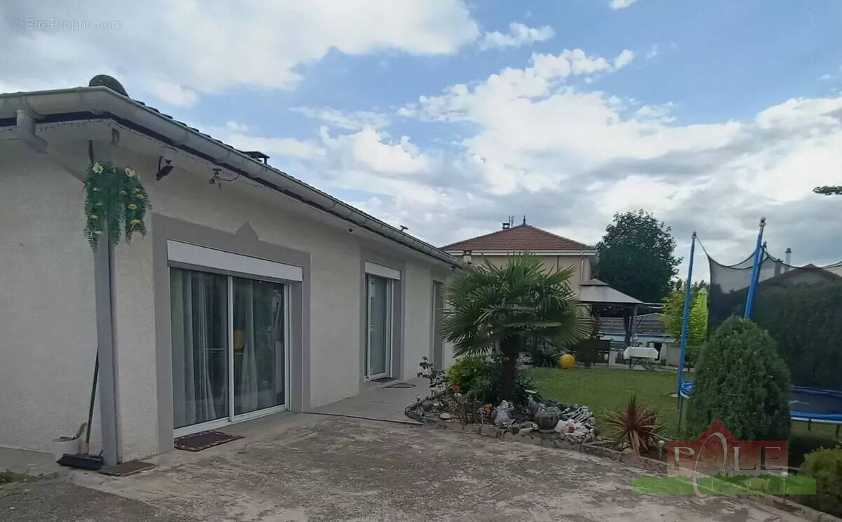 Maison à LES ROCHES-DE-CONDRIEU