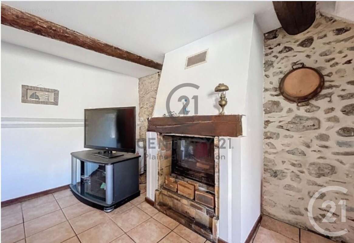 Maison à OPOUL-PERILLOS