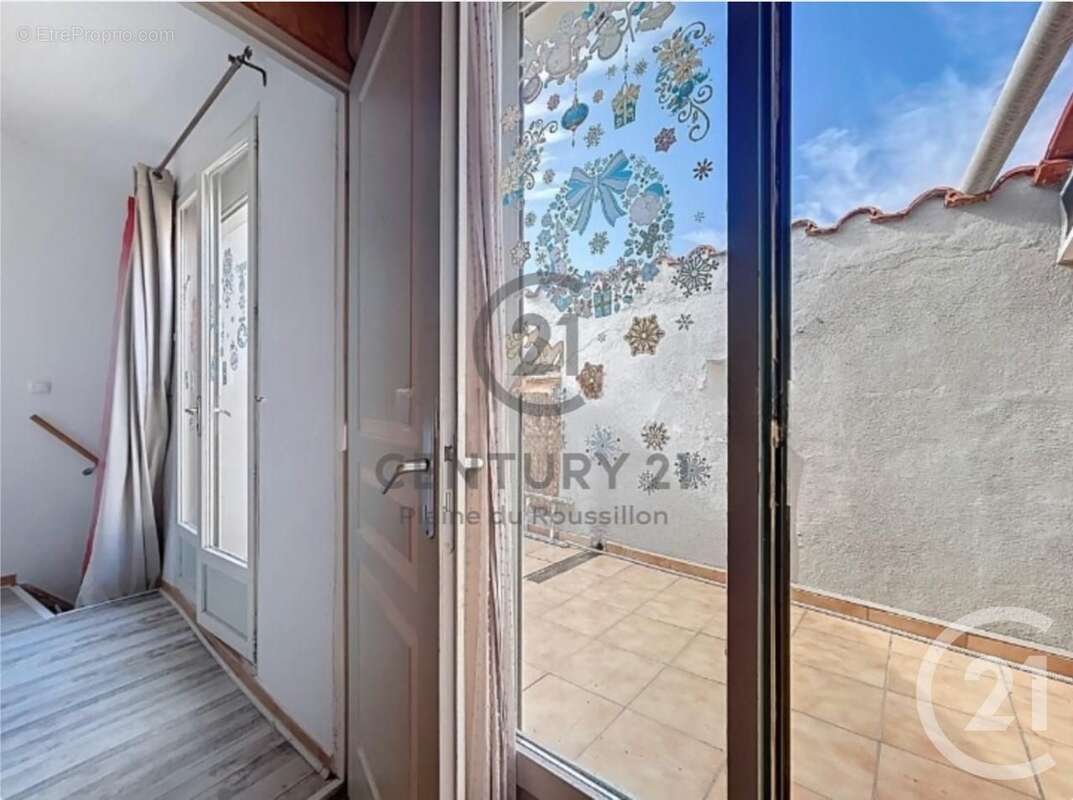 Maison à OPOUL-PERILLOS