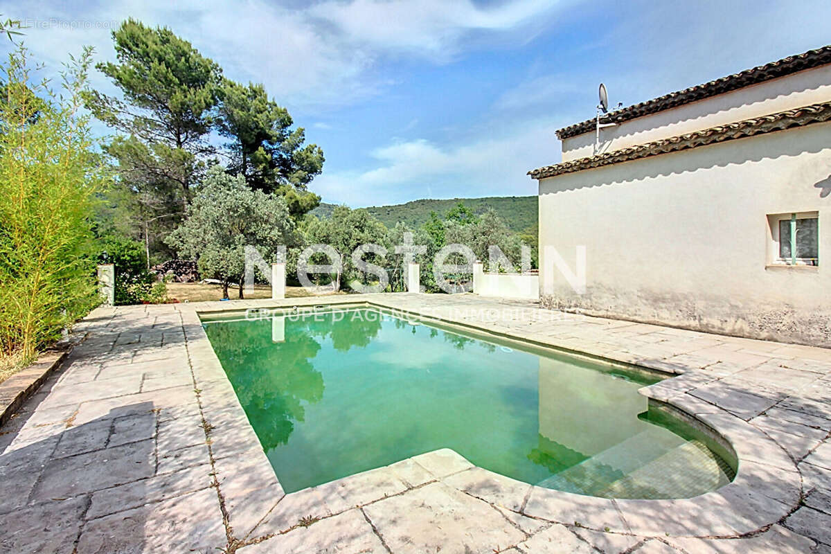 Maison à MONTFERRAT