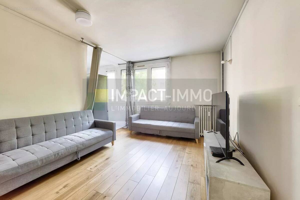 Appartement à COURBEVOIE