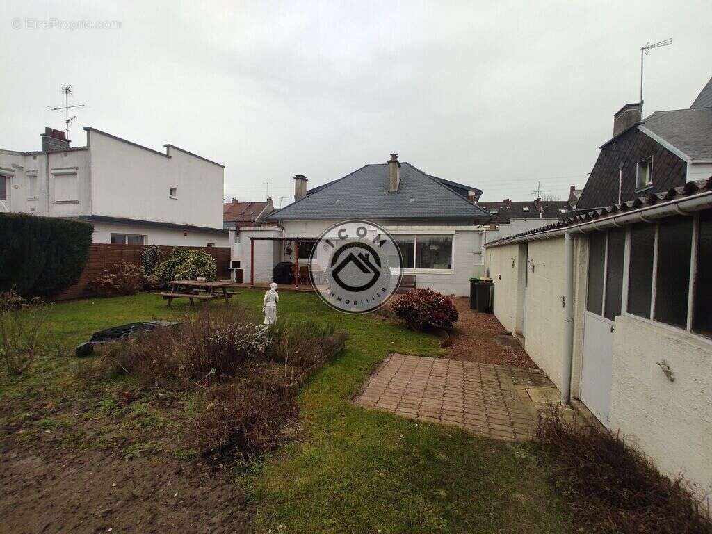 Maison à AULNOYE-AYMERIES