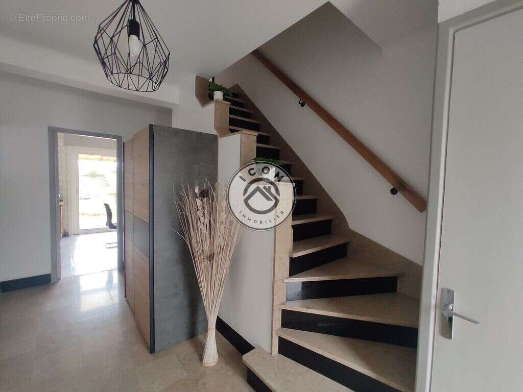 Maison à AULNOYE-AYMERIES