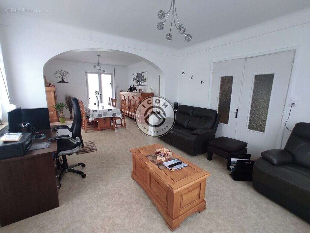 Maison à AULNOYE-AYMERIES