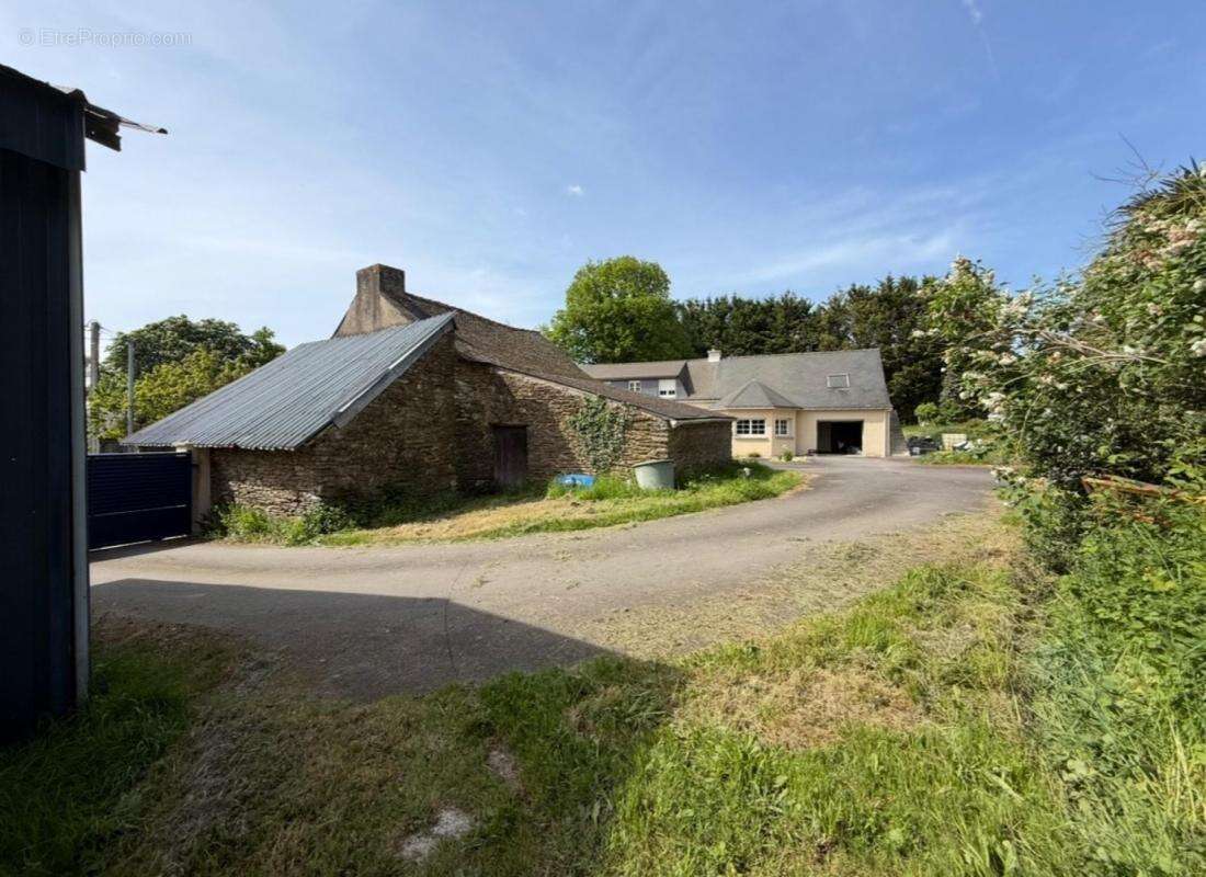 Maison à LE ROC-SAINT-ANDRE