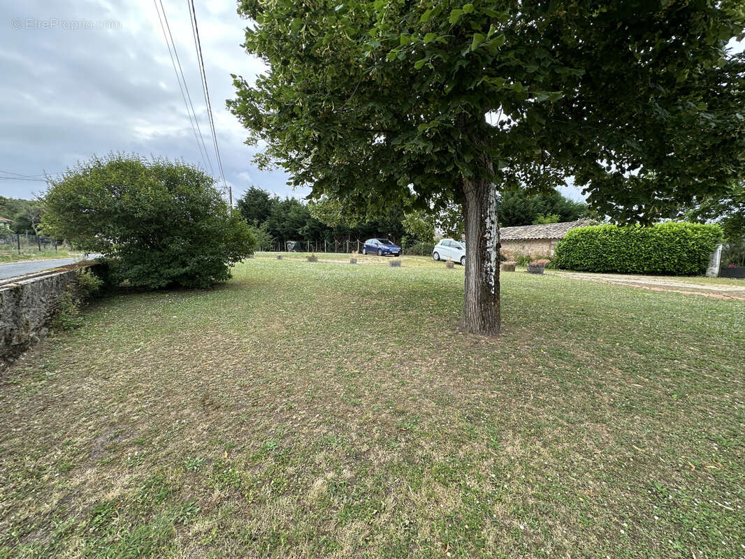 Maison à LA ROCHE-CHALAIS
