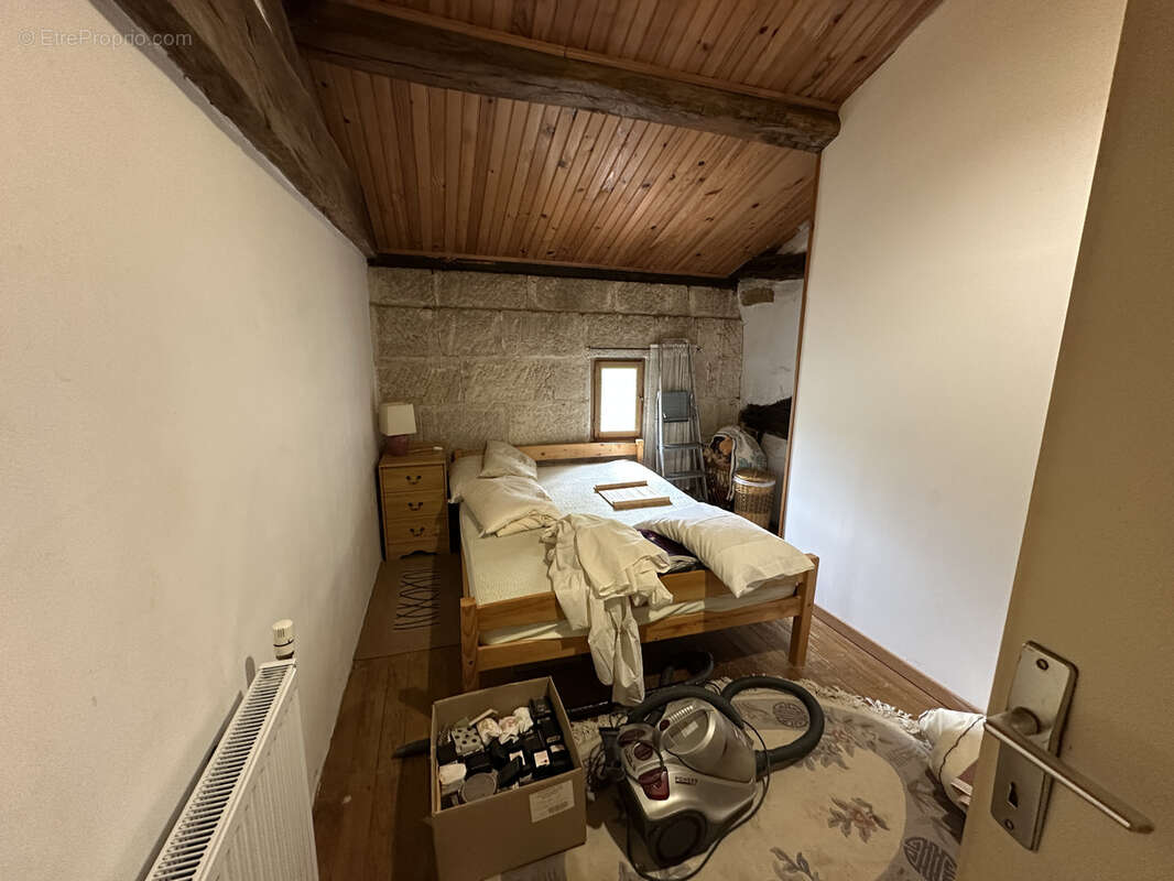 Maison à LA ROCHE-CHALAIS