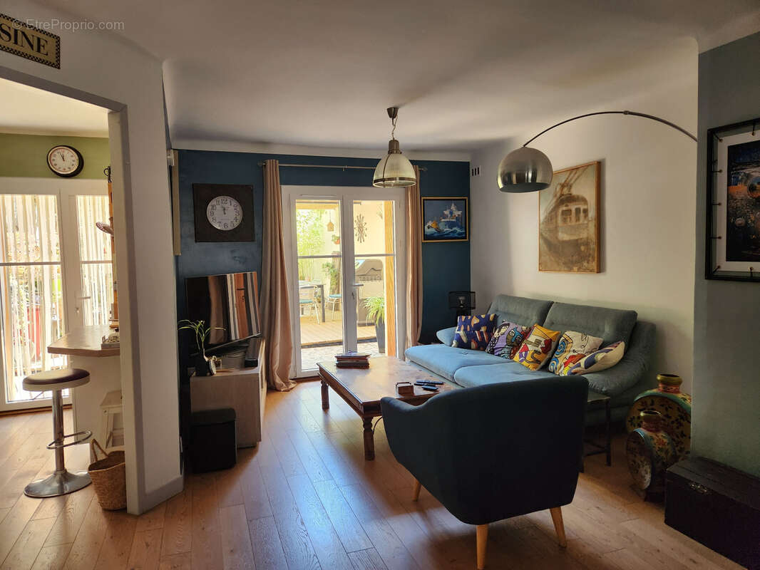 Maison à CADEROUSSE