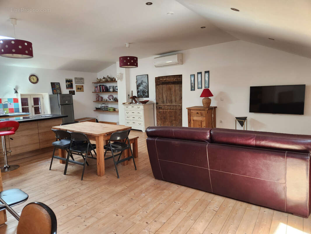 Maison à CADEROUSSE